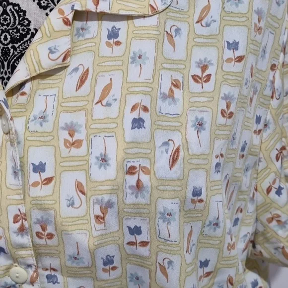 U&I, button-up top, pale yellow with floral print, size 16 - Picture 2 of 9